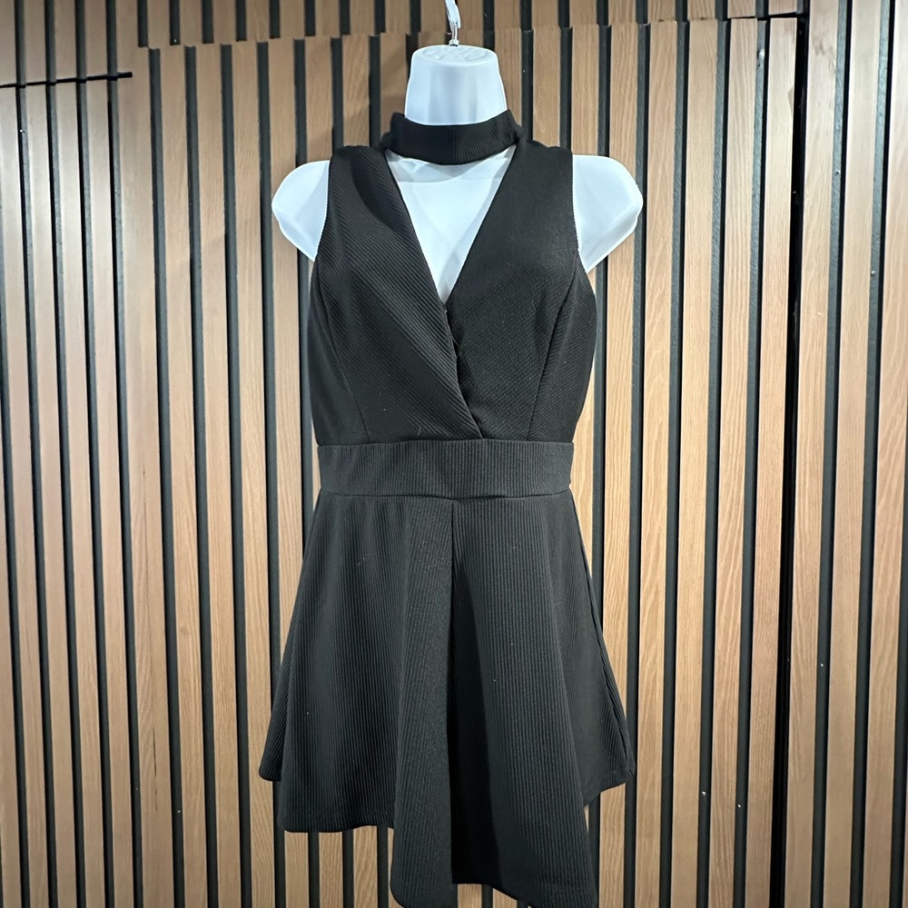 Elegant Black Sleeveless Dress